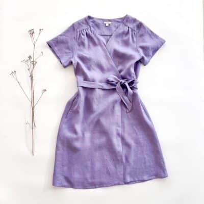 Sofortkauf: knielanges Damen Wickelkleid aus Leinen in Lavendel, Gr. L (42/44)
