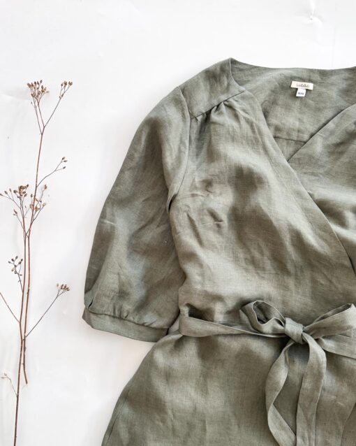 Sofortkauf: wadenlanges Damen Wickelkleid aus Leinen in Olive, Gr. XL (46/48) – Bild 3