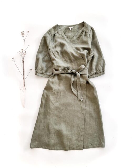 Sofortkauf: wadenlanges Damen Wickelkleid aus Leinen in Olive, Gr. XL (46/48)