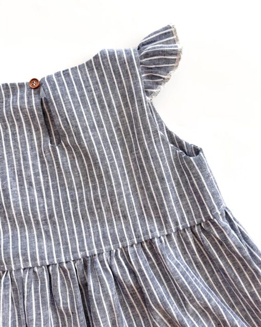 Sofortkauf: Leinenkleid mit Flügelärmeln in Blau Gestreift, Gr. 122/128 – Bild 3
