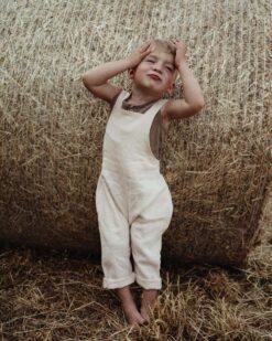 Kinder Leinen Latzhose Saloppette in Natur: Jungen Outfit für Taufe, Hochzeit oder Fotoshooting