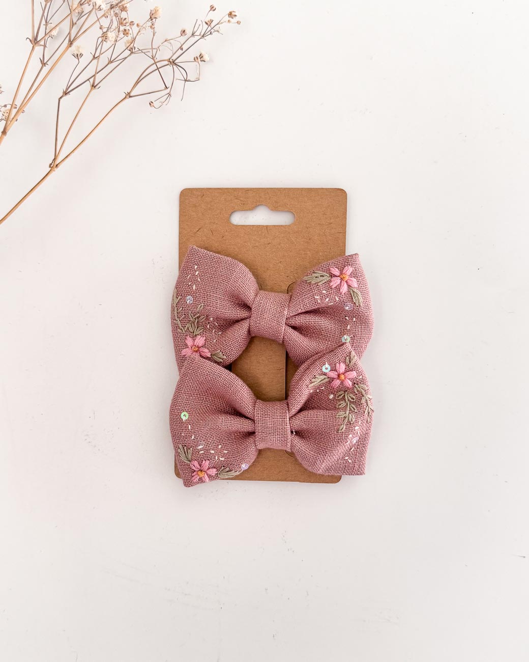 handbestickte Haarschleifen 2er-Set – Altrosa "Blumenglitzer" – Bild 3