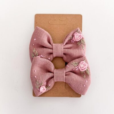 handbestickte Haarschleifen 2er-Set – Altrosa "Rosen"