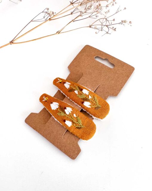 handbestickte Haarspangen 2er-Set – Senf "Margariten" – Bild 2