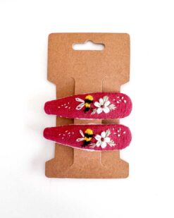 handbestickte Haarspangen 2er-Set – Himbeere "Bienen & Blumen"