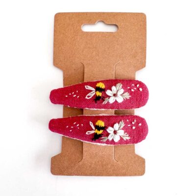 handbestickte Haarspangen 2er-Set – Himbeere "Bienen & Blumen"