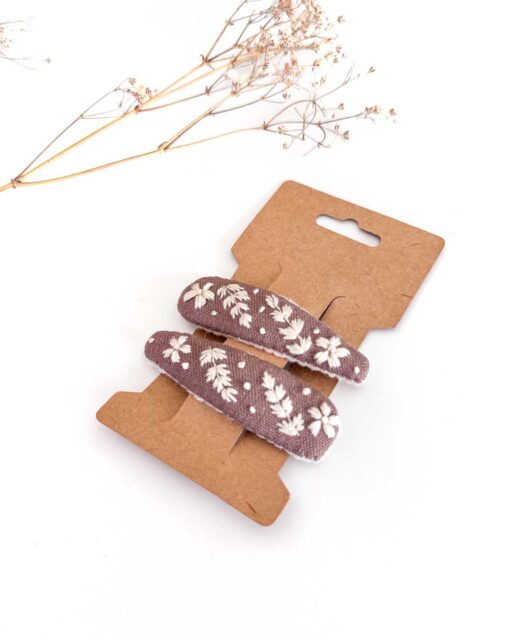 handbestickte Haarspangen 2er-Set – Schoko "Blütenhochzeit" – Bild 2