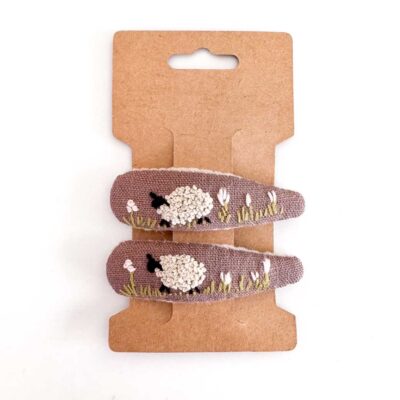 handbestickte Haarspangen 2er-Set – Schoko "Schäfchen"