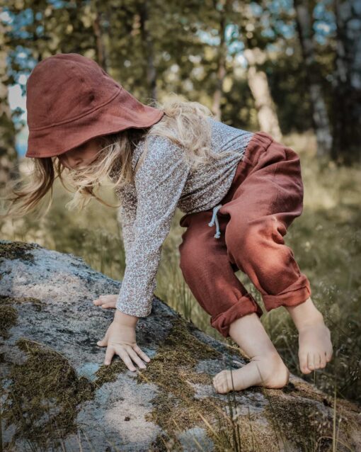 mitmachende, bequeme und legere Sommer Leinenhose für Kinder und Babys