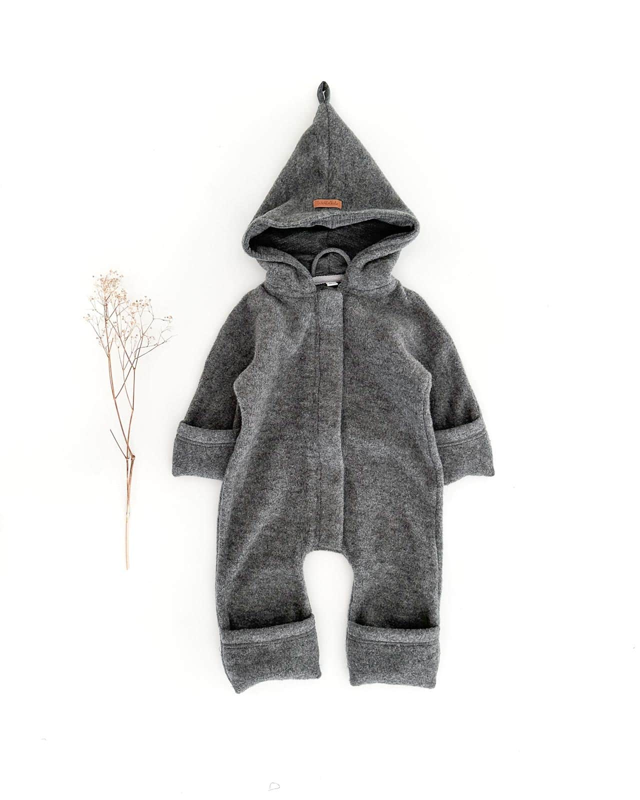 Baby Wollfleece Overall aus Bio Merinowolle - temperaturausgleichender Fleece Anzug mit Reißverschluss in Grau / Schiefer