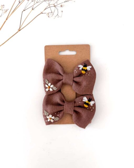 handbestickte Haarschleifen 2er-Set – Schoko "Bienchen" – Bild 3