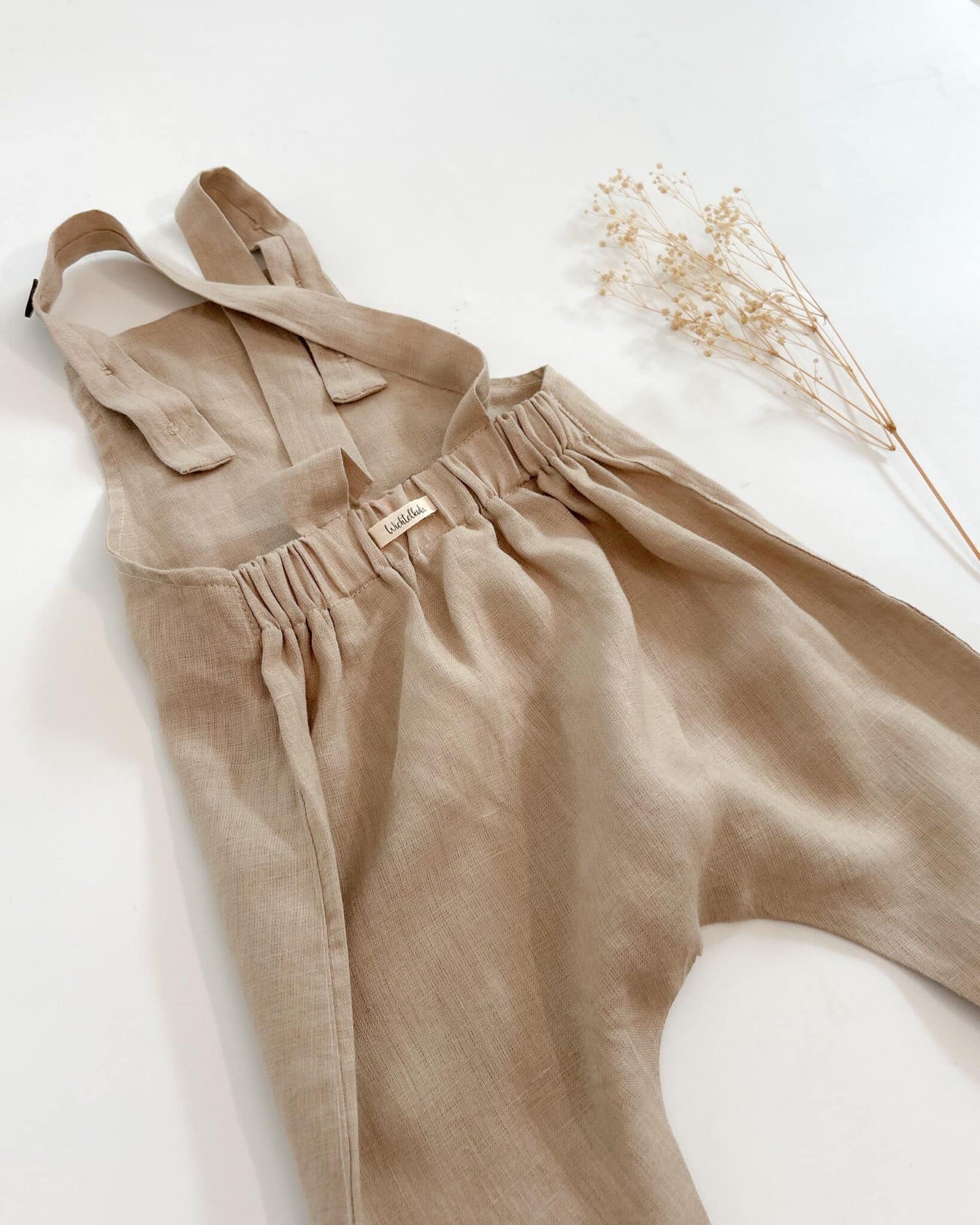 Sofortkauf: lange Leinen Latzhose/ Salopette in Sand, Gr. 62/68 – Bild 3