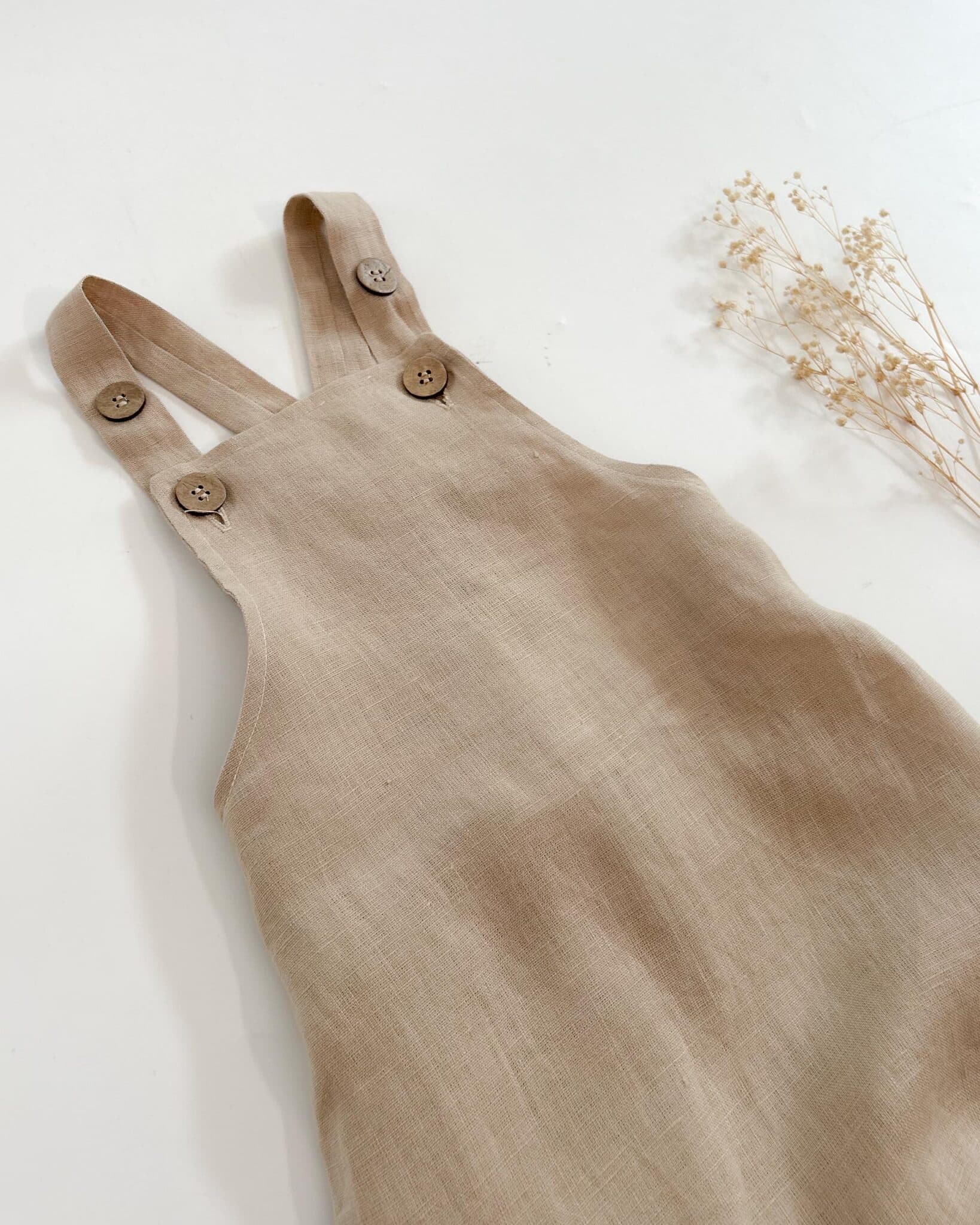 Sofortkauf: lange Leinen Latzhose/ Salopette in Sand, Gr. 86/92 – Bild 2