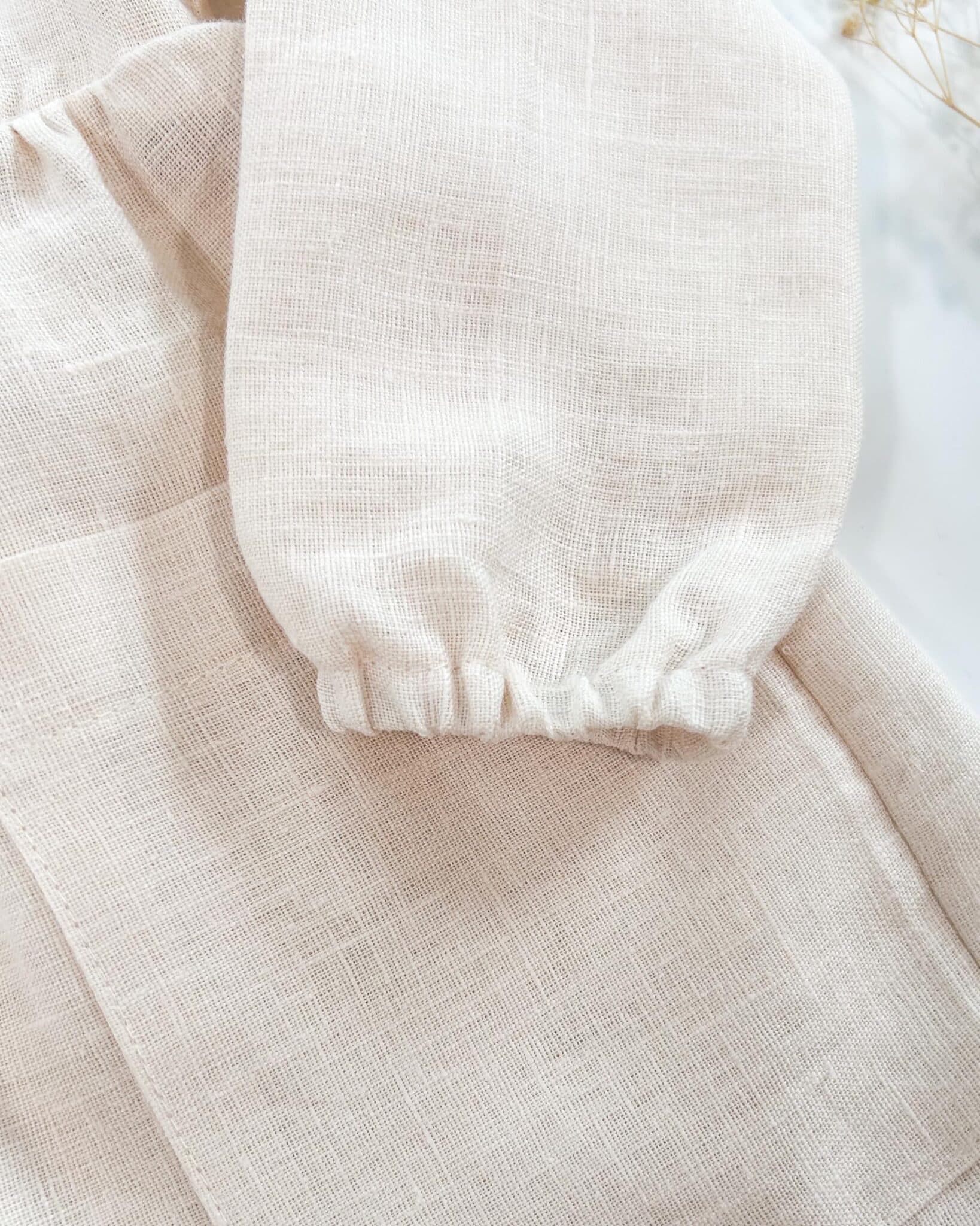 Sofortkauf: Leinenkleid langarm und Taschen in Wollweiß, Gr. 86/92 – Bild 2