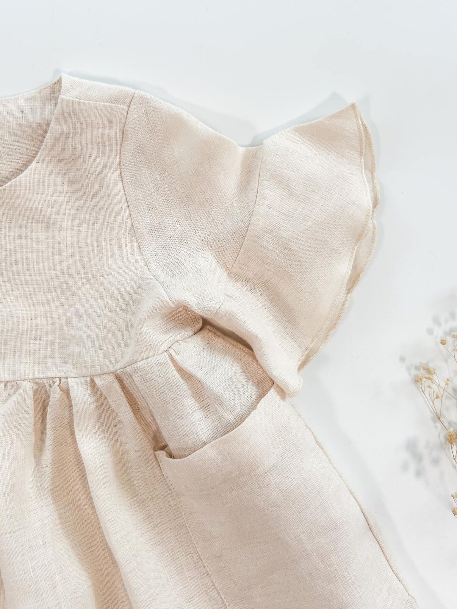 Sofortkauf: Mädchen Volantkleid aus Leinen in Wollweiß, Gr. 86/92 – Bild 2