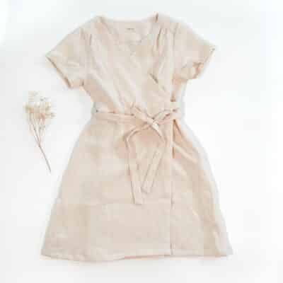 Sofortkauf: knielanges Damen Wickelkleid aus Leinen in Wollweiß, Gr. L (42/44)