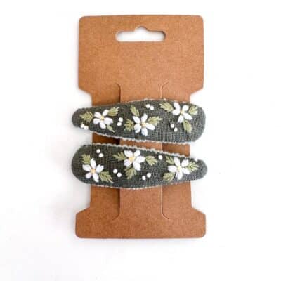 handbestickte Haarspangen 2er-Set – Olive "Edelweiß"