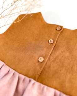 Sommer Kleid aus Leinen für Kinder - mit Raffung und Knopfleiste am Rücken