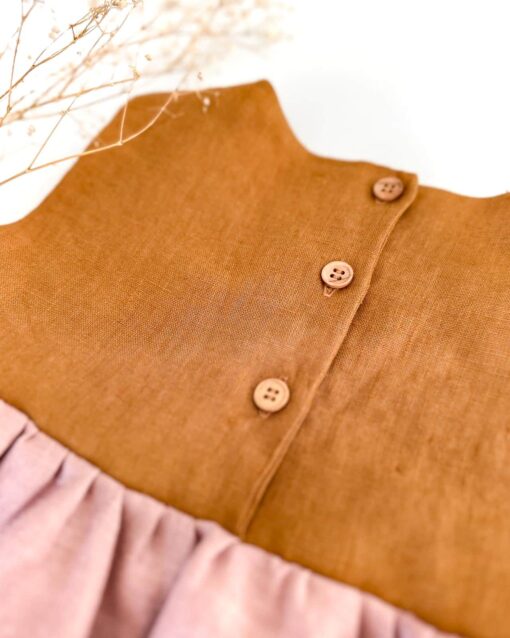 Sommer Kleid aus Leinen für Kinder - mit Raffung und Knopfleiste am Rücken