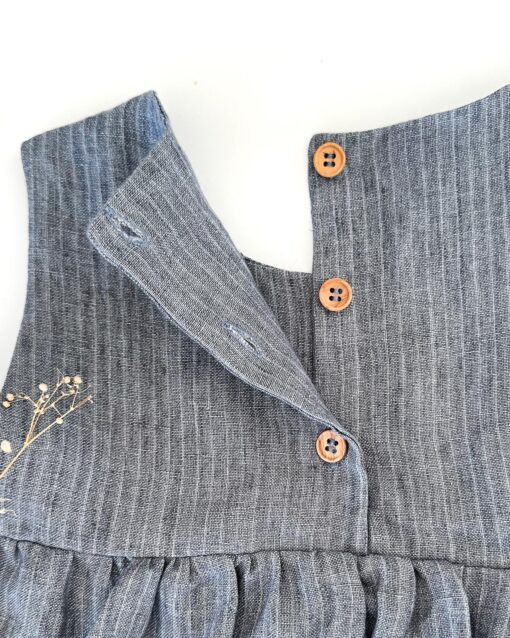Sommer Kleid aus Leinen für Kinder - mit Raffung und Knopfleiste am Rücken