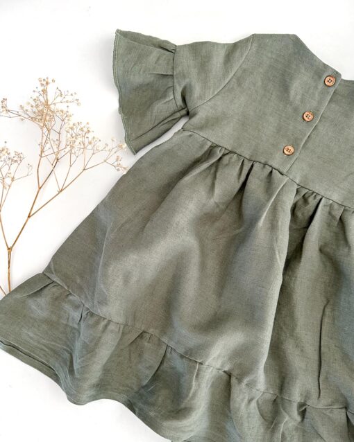 Mädchen Leinen Volantkleid mit Knopfverschluss am Rücken - Stufenkleid mit Volantärmeln