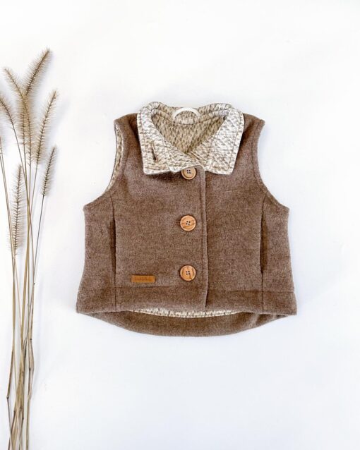 Walkweste Kind mit Holzknöpfen und Taschen - Kinder Gilet mit Kragen
