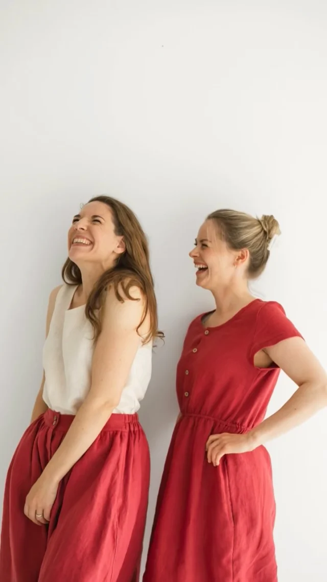 OB WIR SPASS HATTEN?!  Ein paar Outtakes aus unserem Leinenshooting für die neue Damenkollektion! Unser erstes Shooting im Studio, drei Mamas mit einer Mission, ein Haufen Leinenteile und viel gute Laune im Gepäck. Wir haben jetzt auf jeden Fall ein paar Lachfalten mehr und lieben die Bilder die dabei entstanden sind😍  Was sagt ihr?
 Alle Leinenteile die ihr im Reel seht findet ihr übrigens bereits auf www.wichtelkidz.de Wir freuen uns wenn ihr vorbei schaut🫶 ~

Fotos: @ninas.momentaufnahmen @luiiisew 

#mamamode #leinenshooting #modeshooting #studioshooting #outtakes #damenkleid #damenrock #leinenkleid #leinenrock #capsulewardrobe #kidswardrobe #leinenkleidung #leinenkleidungfürdamen #mama25 #umstandskleidung #kleidungfürmamas
#mädchenmama #jungsmama #mamaglück #familienglück #madewithlove
#nachhaltigekinderkleidung  #slowfashion #shopsmall #lebenmitkindern #mamaalltag #nachhaltigleben