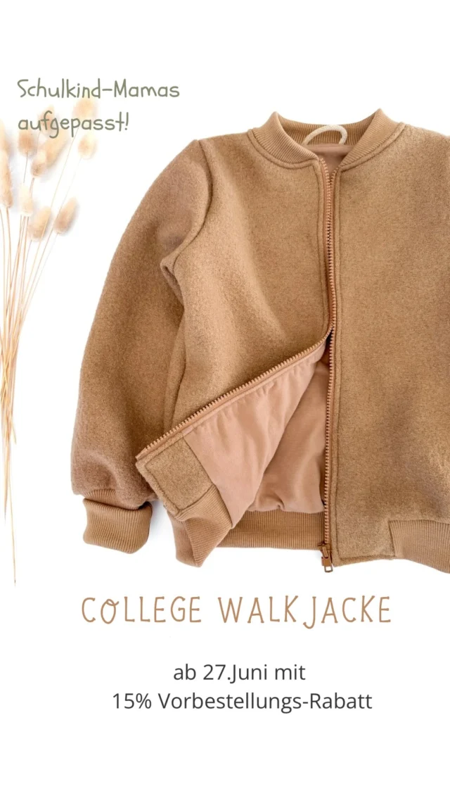 NEU: Die Walk-Collegejacke für Kinder ist da!🎉
 Stylisch & praktisch – nur zur Vorbestellung bis zu 15% Rabatt sichern!

AB HEUTE ABEND - 20Uhr 
Warum ihr sie lieben werdet: 💚 super stylische Walkjacke auch für große Kids 💚 ohne Kapuze – perfekt für Schule, Kita & Spielplatz 💚 100 % Wollwalk – temperaturausgleichend & atmungsaktiv 💚 weiches Merino-Wollbündchen für extra Komfort 💚 seitliche Eingriffstaschen für kleine Schätze
 Natürlich wie alle unsere Walklieblinge handgefertigt in Bayern – individuell und genau nach deinen Wünschen🌈 Fair. Natürlich. Pflegeleicht. Einfach Wichtelkidz.

Jetzt konfigurieren und im Herbst drüber freuen!
➡️ www.wichtelkidz.de
 
#wichtelkidz #walkjacke #wollwalk #nachhaltigekinderkleidung #bomberjacke #herbstjacke #fairfashionkids #mamaleben #schulkindstyle #collegejacke #schulkind #einschulung #wollwalkjacke #walkbomberjacke #kindergartenkind #kindermode #handgemacht #kigakind #mamaalltag #mamabusiness #handmadekidsclothes