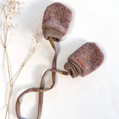 Sofortkauf: gefütterte Wollwalk Handschuhe in Schlamm mit Band, Gr. 0 (0-12 Monate)