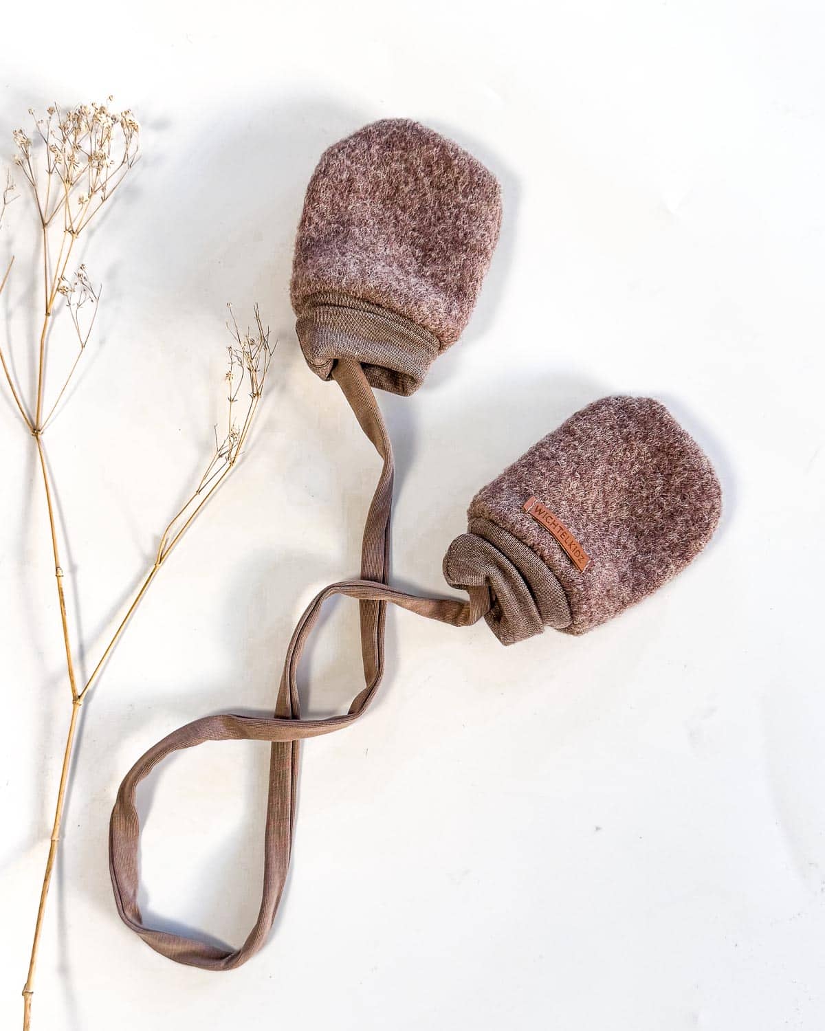 Sofortkauf: gefütterte Wollwalk Handschuhe in Schlamm mit Band, Gr. 0 (0-12 Monate)