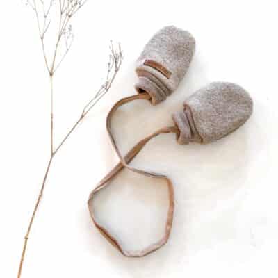 Sofortkauf: gefütterte Merinowalk Handschuhe in Creme mit Band, Gr. 0 (0-12 Monate)