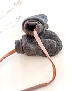 Alternative view of Sofortkauf: gefütterte Wollwalk Handschuhe in Anthrazit mit Band, Gr. 2 (3-4 Jahre)