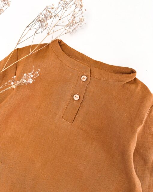 Sofortkauf: langarm Leinenshirt mit Knopfleiste in Zimt, Gr. 122/128 – Bild 2