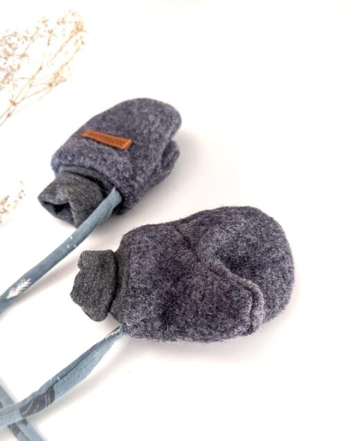Sofortkauf: gefütterte Wollwalk Handschuhe in Anthrazit mit blauem Band, Gr. 1 (1-2 Jahre) – Bild 2