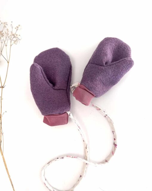Sofortkauf: ungefütterte Wollwalk Handschuhe in Lila mit Band, Gr. 2 (3-4 Jahre) – Bild 2