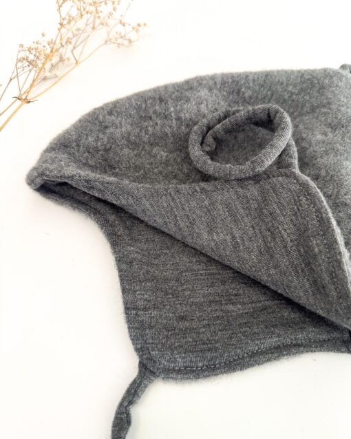 Sofortkauf: Bio Wollfleece Zipfelmütze in Schiefer gefüttert mit Merino-Wolljersey, Gr. 48-50 – Bild 2