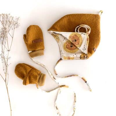 Sofortkauf: Set aus Wichtelmütze und Handschuhen in Senf/ Löwenparty (Gr. 6-12 Monate)