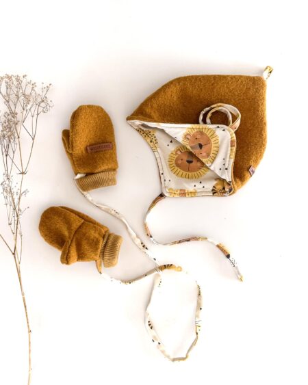 Sofortkauf: Set aus Wichtelmütze und Handschuhen in Senf/ Löwenparty (Gr. 6-12 Monate)
