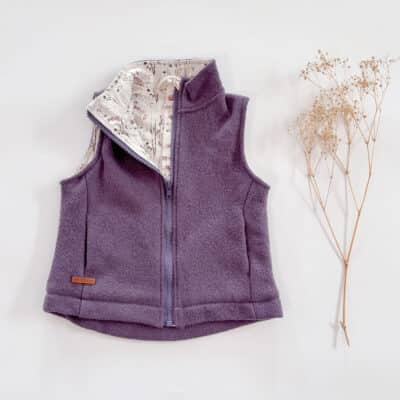 Sofortkauf: Walkweste mit Reißverschluss in Lila/Norw. Flowers, Gr. 98/104