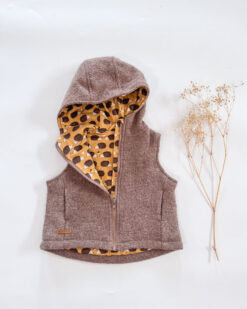 Sofortkauf: Walkweste mit Reißverschluss in Schlamm/Verliebte Igel, Gr. 80/86