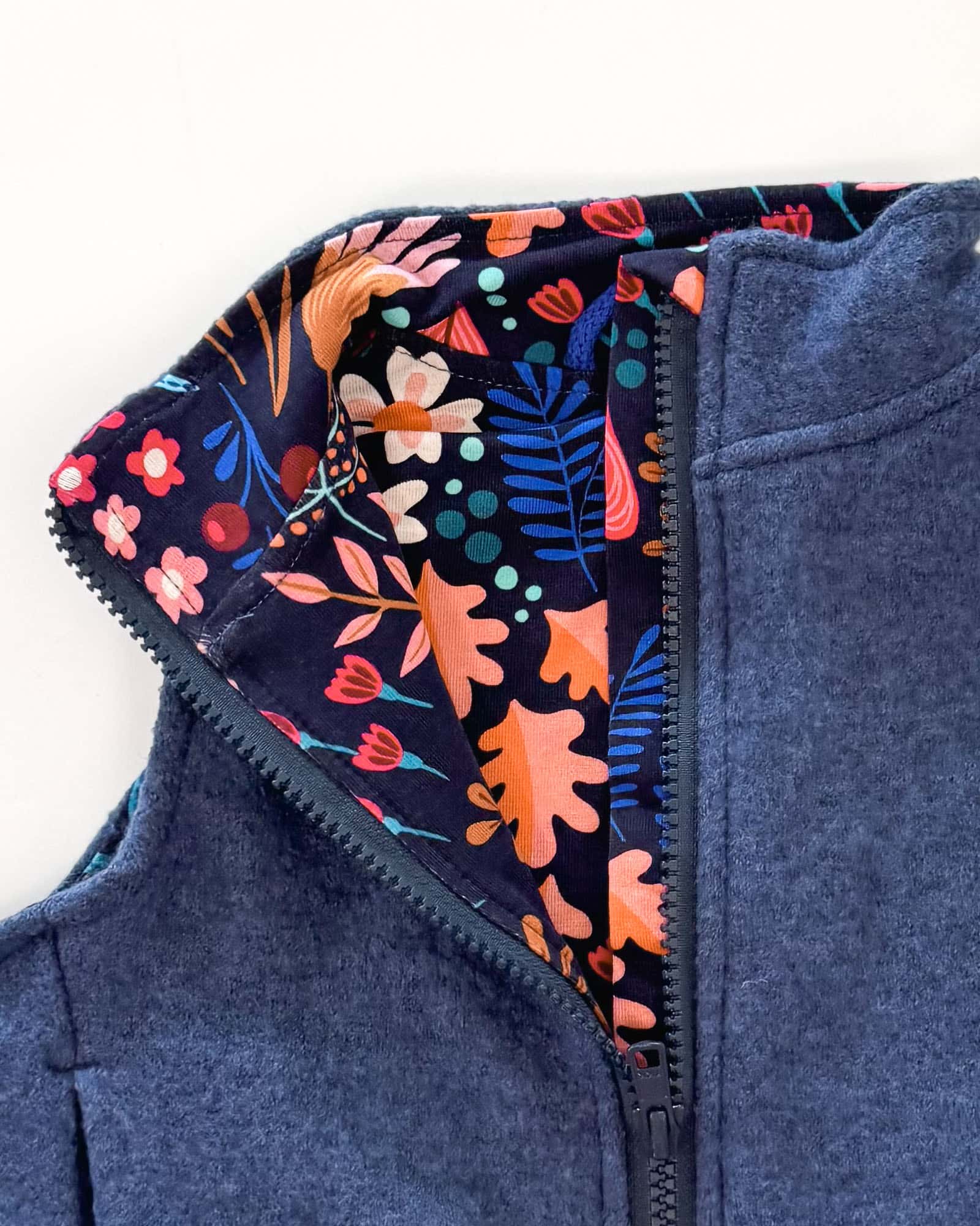 Sofortkauf: Merino-Walkweste mit Reißverschluss in Jeansblau/Flowerfield, Gr. 74/80