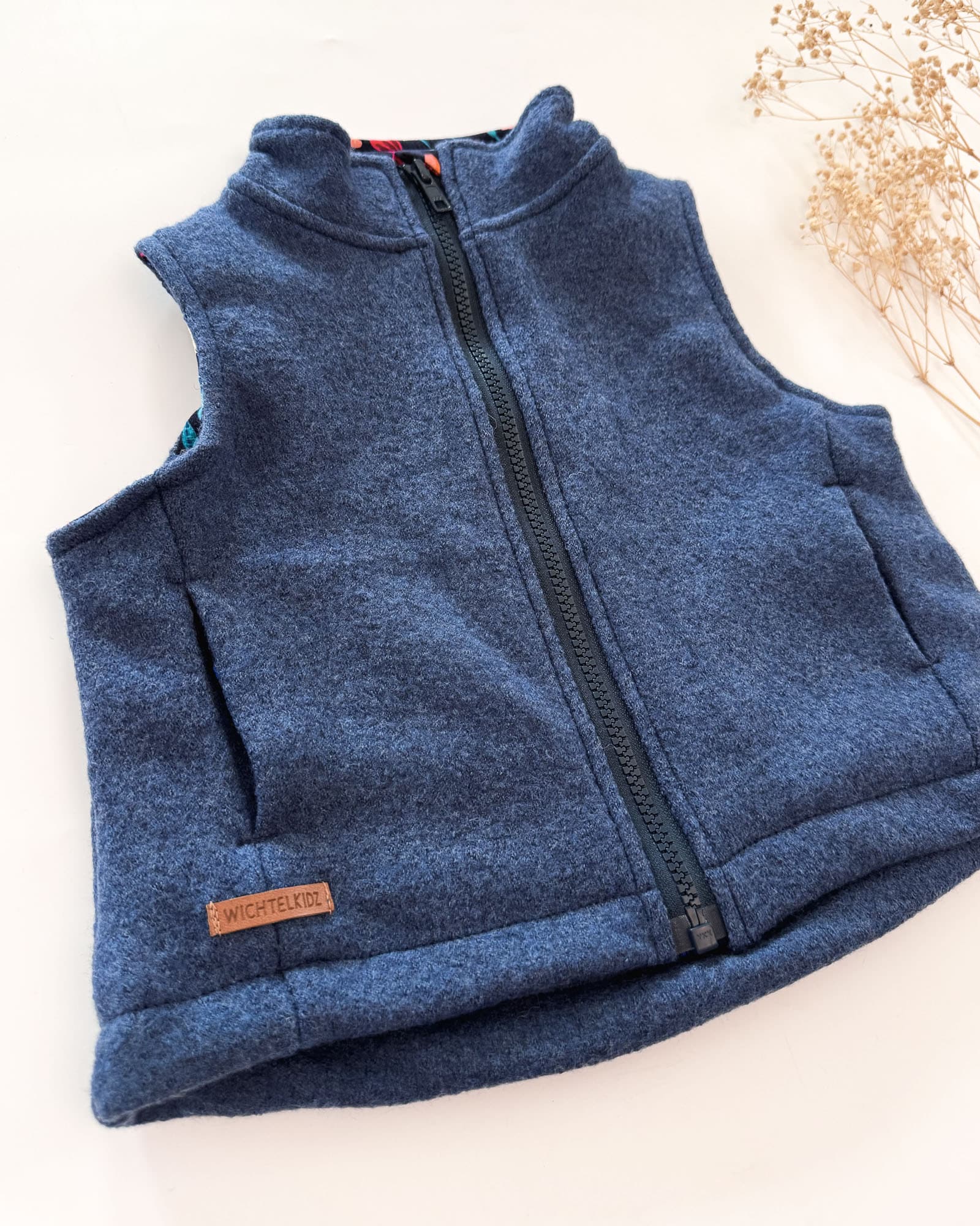 Sofortkauf: Merino-Walkweste mit Reißverschluss in Jeansblau/Flowerfield, Gr. 74/80 – Bild 3