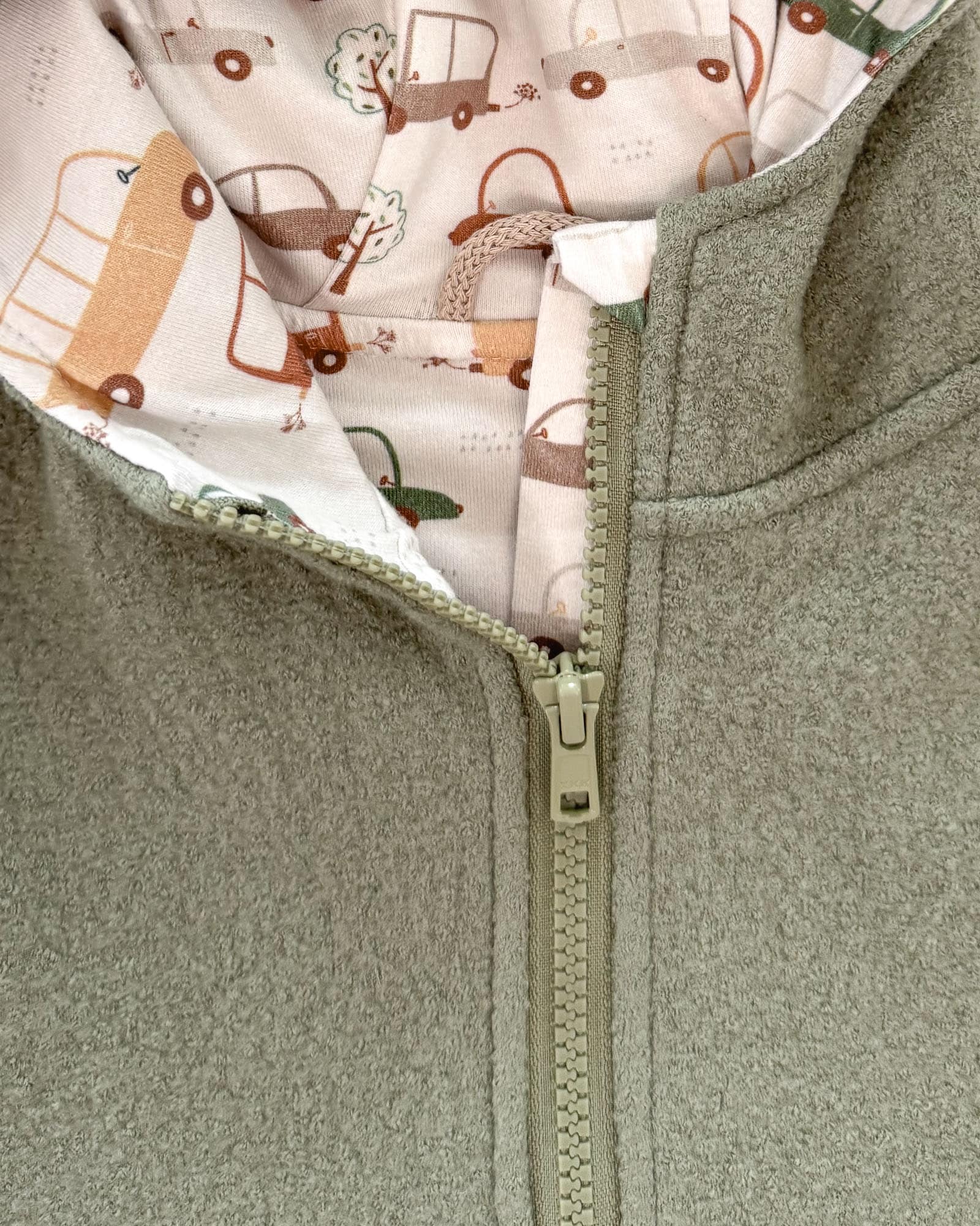 Sofortkauf: Merino-Walkweste mit Reißverschluss in Salbei/Chasing Cars, Gr. 80/86 – Bild 2