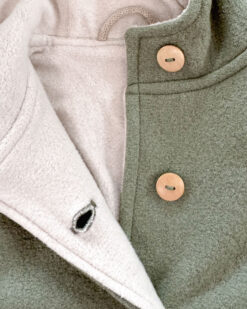 Alternative view of Sofortkauf: Merino-Walkweste mit Holzknöpfen in Salbei/Baumwollfleece Creme, Gr. 98/104