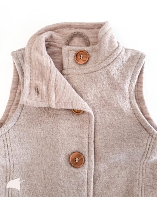 Sofortkauf: Walkweste mit Holzknöpfen in Merino Creme und Wolljersey-Futter, Gr. 86/92 – Bild 3