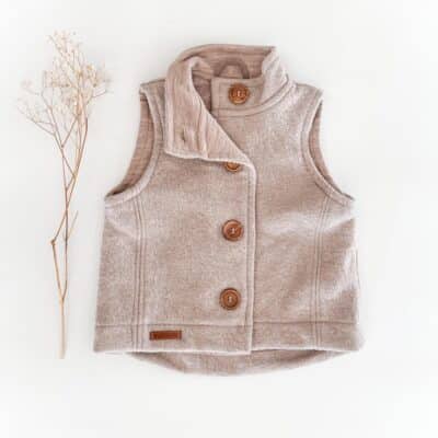 Sofortkauf: Walkweste mit Holzknöpfen in Merino Creme und Wolljersey-Futter, Gr. 86/92