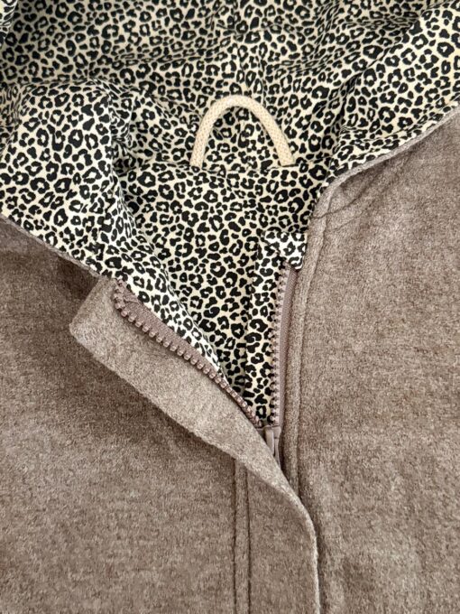 Sofortkauf: Merino Overall in Taupe/Leoprint mit Umschlagbündchen und Reißverschluss, Gr. 68/74 – Bild 2
