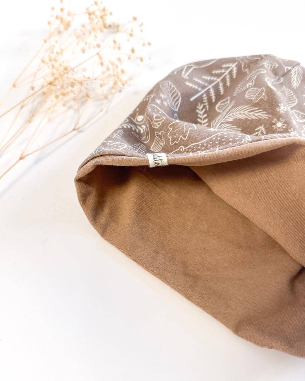 Sofortkauf: Wende-Beanie Camel/ Waldtiere, Gr. 48-50 (ca 1,5-2 Jahre) – Bild 2