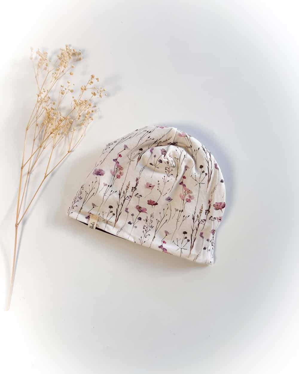 Sofortkauf: Wende-Beanie Beere/Norwegian Flowers, Gr. 40-42 (ca. 4-5 Monate)