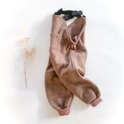 Sofortkauf: Walk-Latzhose Schlamm mit Po und Knie-Verstärkung und Tasche, Gr. 98/104